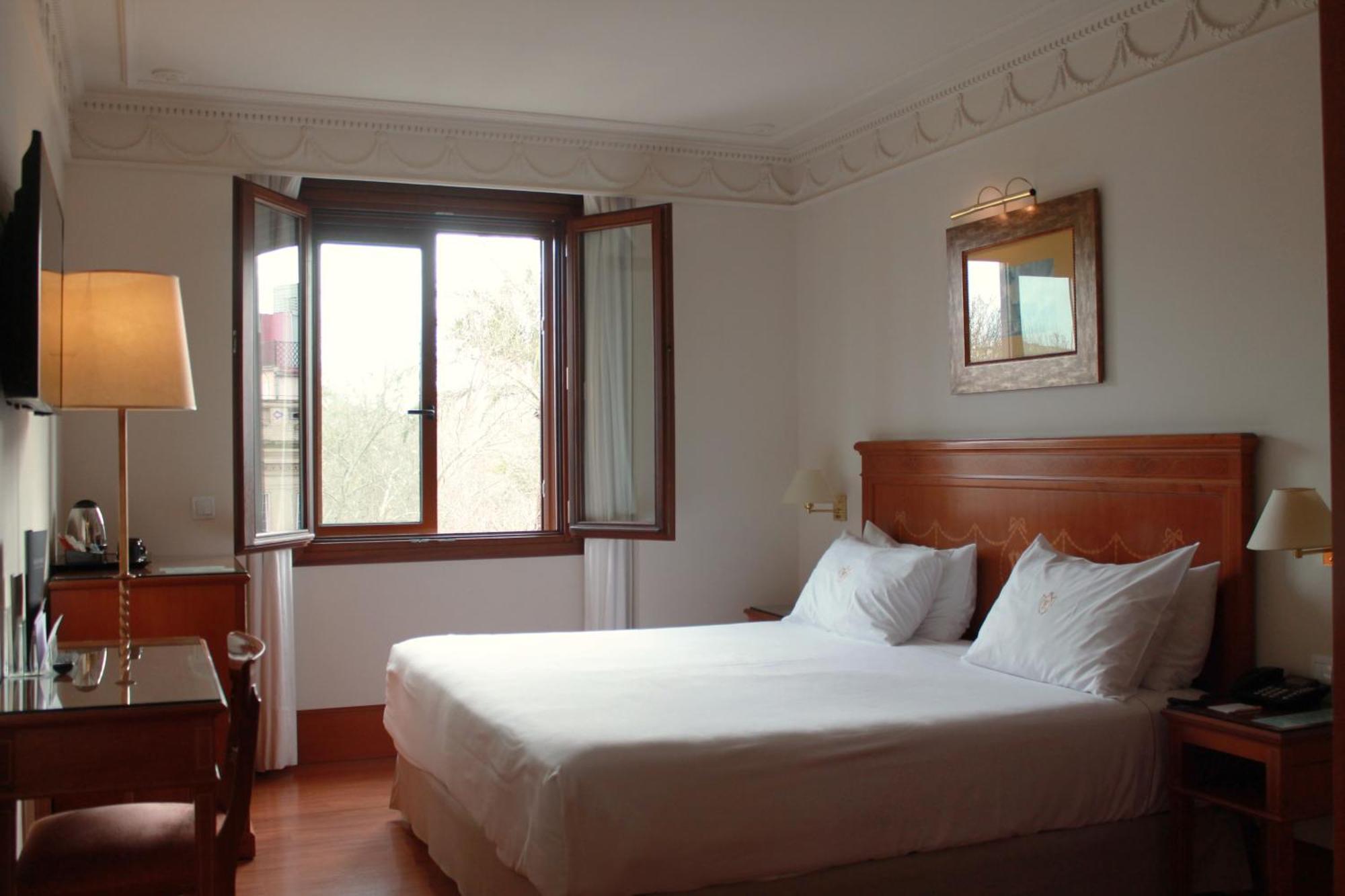 Hotel Inglaterra Seville Exterior photo