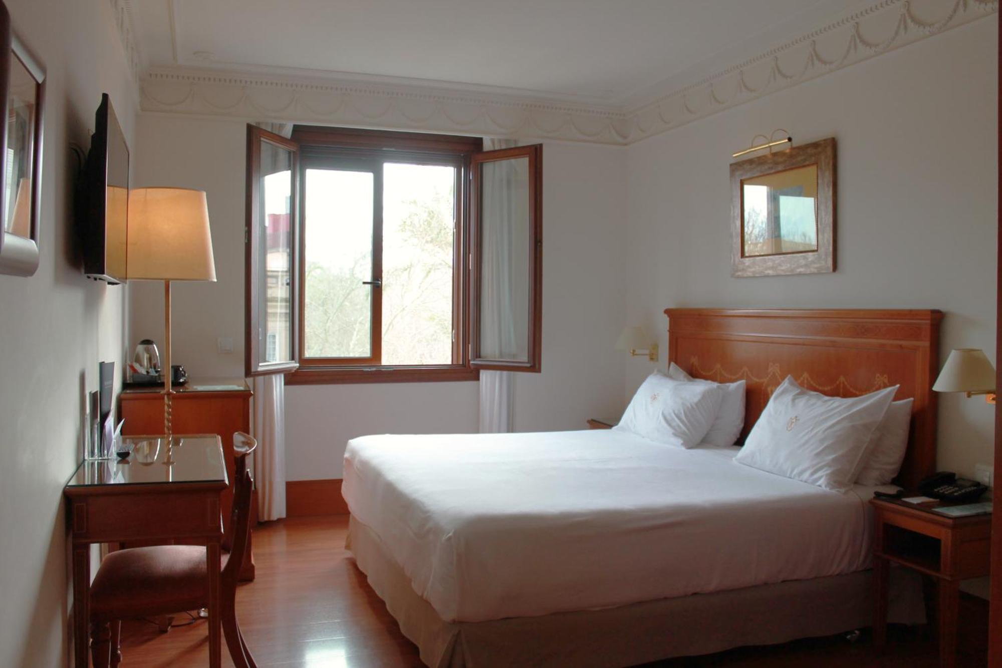 Hotel Inglaterra Seville Exterior photo